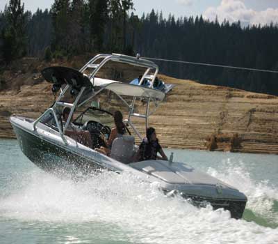 Wakeboat